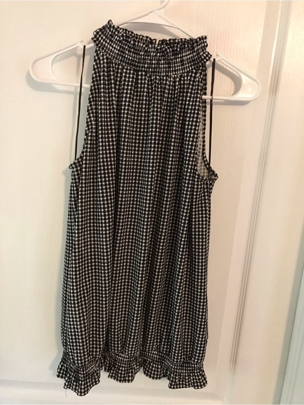 Adrianna Papell Black and White Gingham Sleeveless Ruffle Neck Blouse, Sz Lg